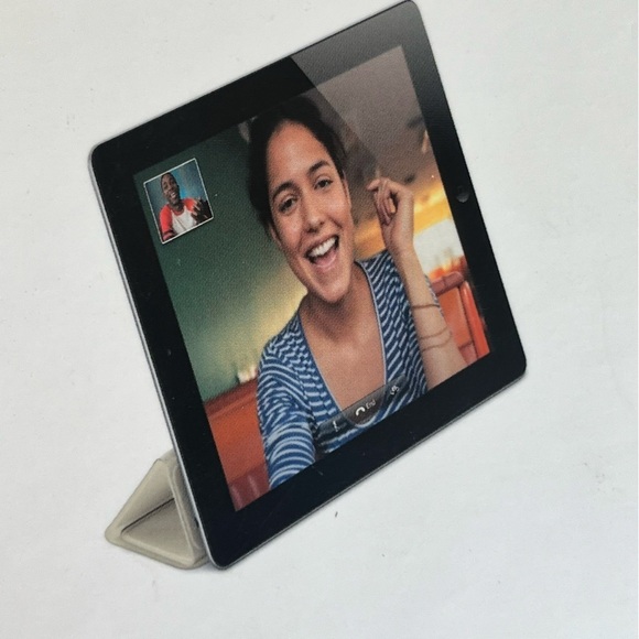 Apple IPad Smart Cover Black Leather - Picture 4 of 9